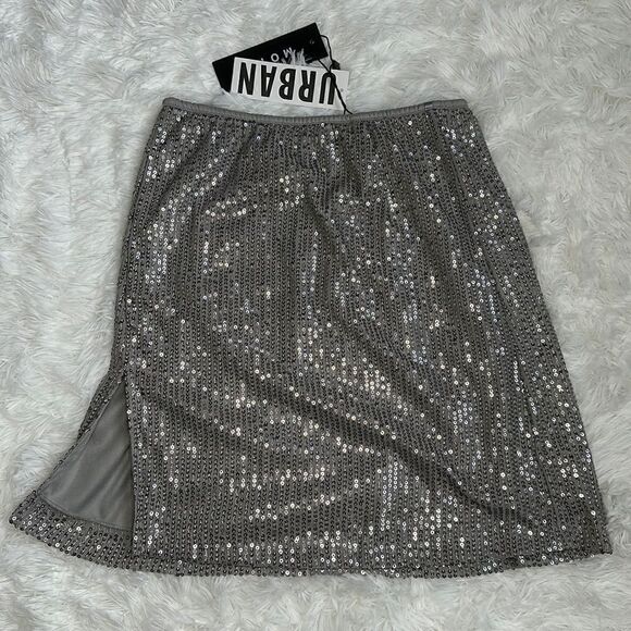 NWT Urban Outfitters/Motel Sparkly Sequin Mini Skirt in Silver Size Small - Picture 1 of 7